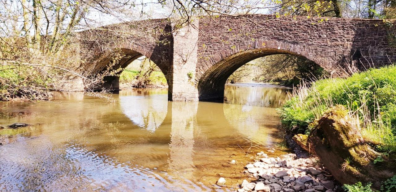 Beaworthy Kingsley Cottage - Beautiful Riverside Setting מראה חיצוני תמונה